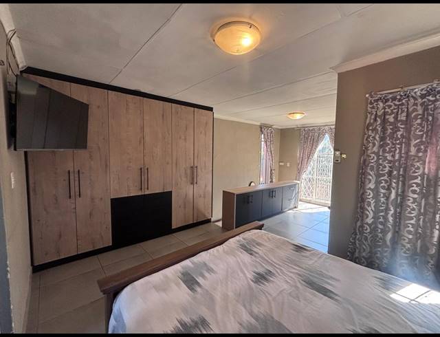 4 BEDROOM HOUSE FOR SALE IN PIERRE VAN RYNEVELD